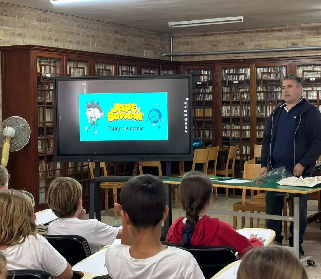 Jape presenta el Taller de cómic ante el alumnado