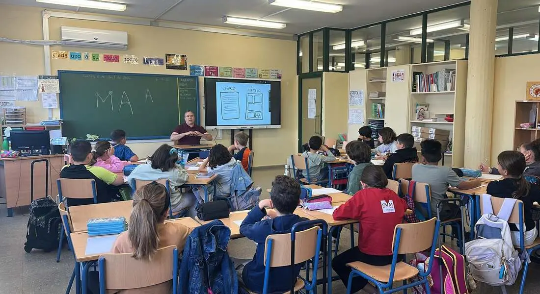 Vista general de un taller de cómic impartido por Jape